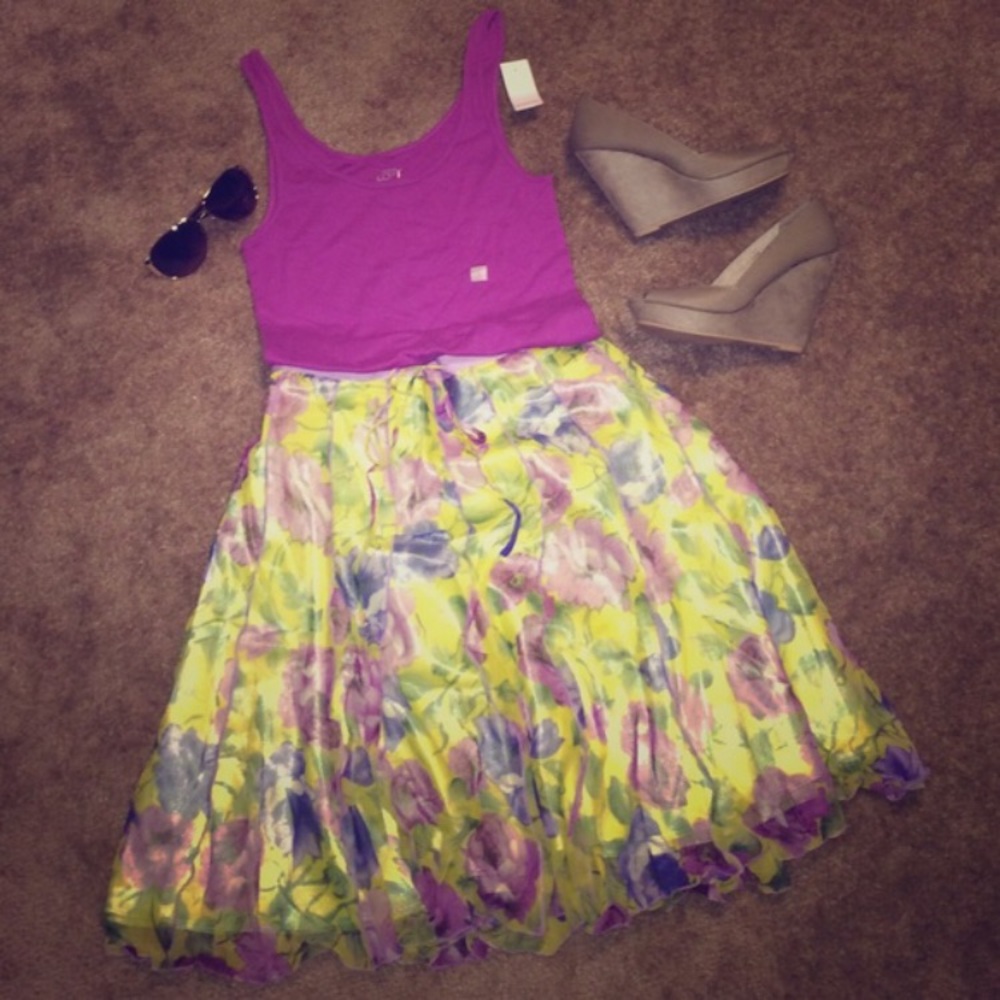 EUC WD.NY Floral Skirt SZ 10 Flowy 100% Silk - Picture 2 of 4
